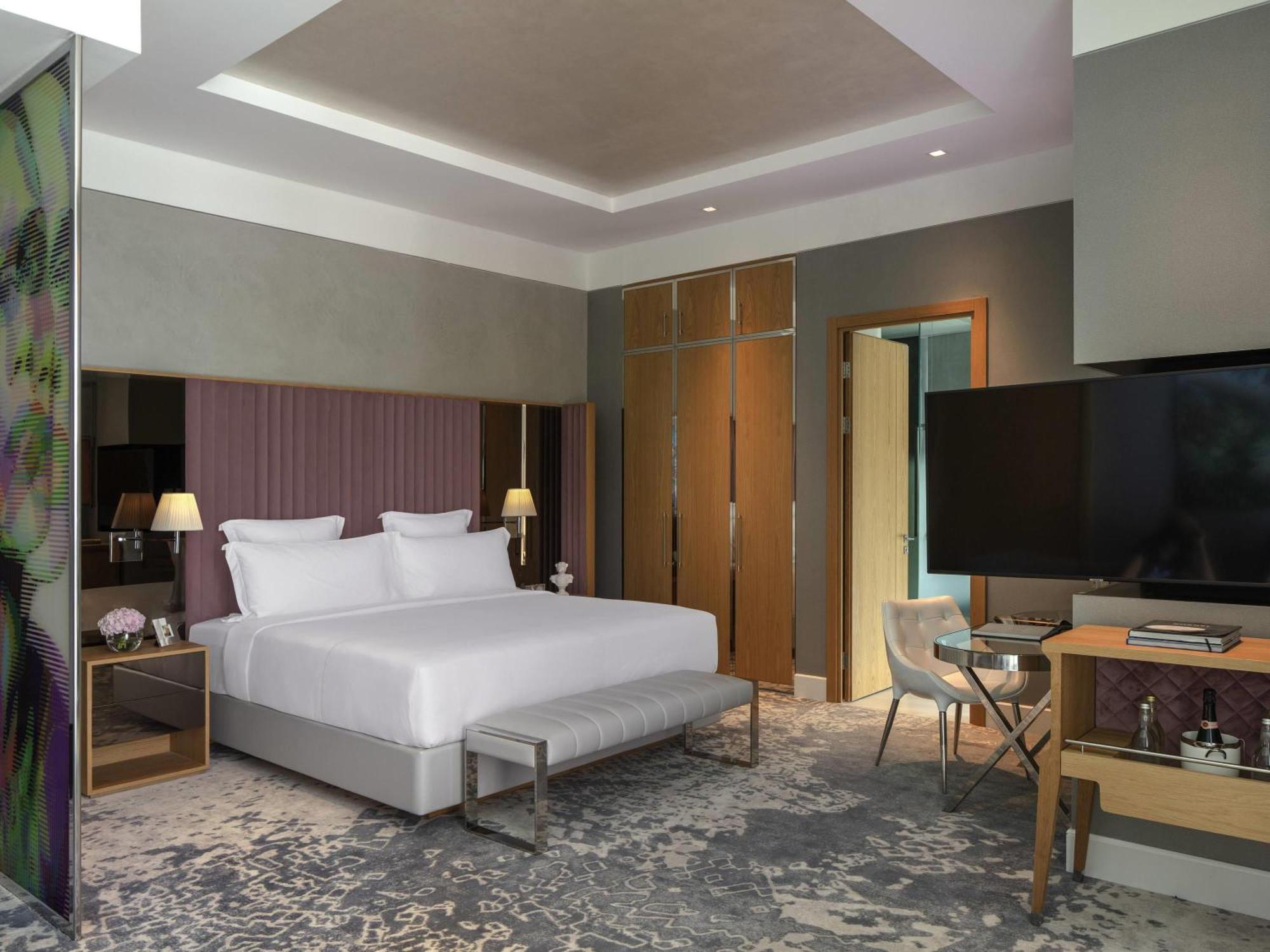 Sky Premium King Room City View